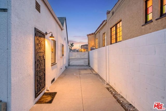 4038 W 59th Place, Los Angeles, CA 90043