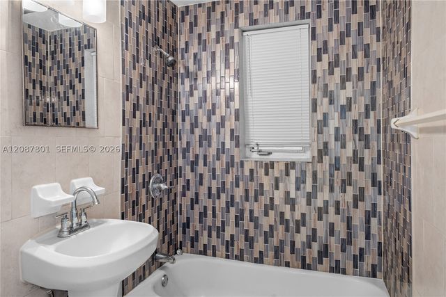 23 Majorca Ave, Coral Gables, FL 33134