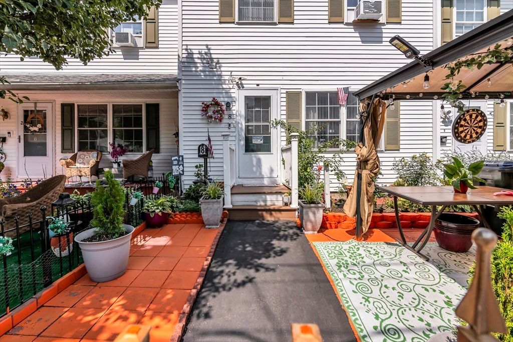 8 Hall St 8, Lawrence, MA 01841