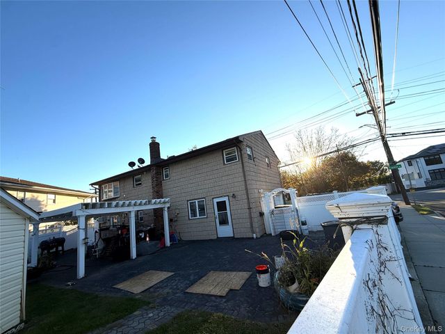 1111 Franklin Avenue, North Valley Stream, NY 11580