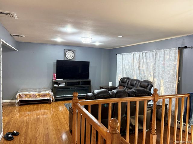 1111 Franklin Avenue, North Valley Stream, NY 11580