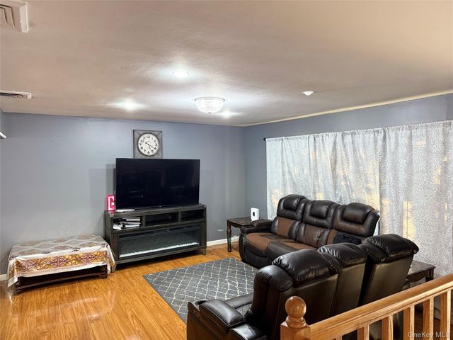 1111 Franklin Avenue, North Valley Stream, NY 11580