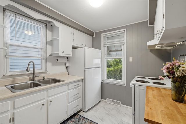 724 Saint Clair Avenue, Jeannette, PA 15644
