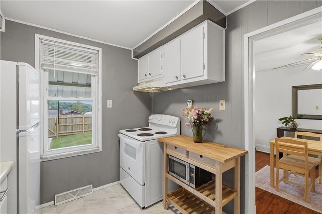 724 Saint Clair Avenue, Jeannette, PA 15644