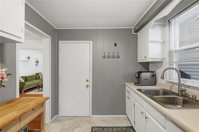 724 Saint Clair Avenue, Jeannette, PA 15644