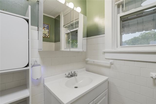 724 Saint Clair Avenue, Jeannette, PA 15644
