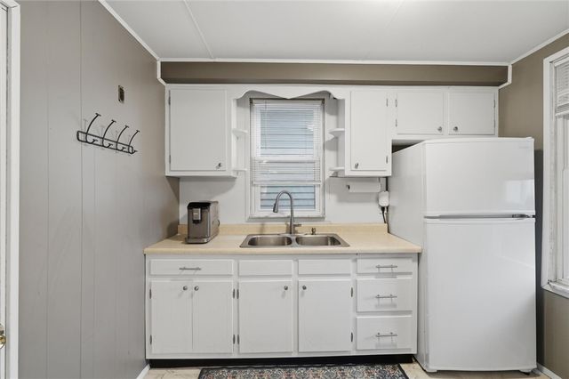724 Saint Clair Avenue, Jeannette, PA 15644