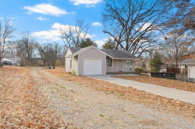 225 E Whittier Street, Kansas City, MO 64119