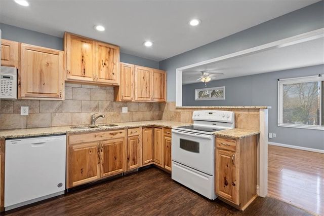 225 E Whittier Street, Kansas City, MO 64119