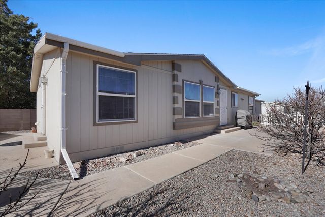 213 Sunrise Bluffs Drive, Belen, NM 87002