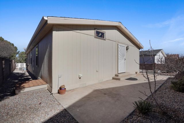 213 Sunrise Bluffs Drive, Belen, NM 87002