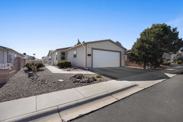 213 Sunrise Bluffs Drive, Belen, NM 87002