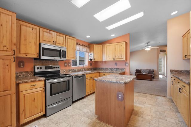 213 Sunrise Bluffs Drive, Belen, NM 87002