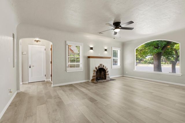 219 Sunset Blvd, Modesto, CA 95351