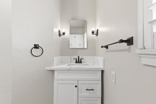 219 Sunset Blvd, Modesto, CA 95351