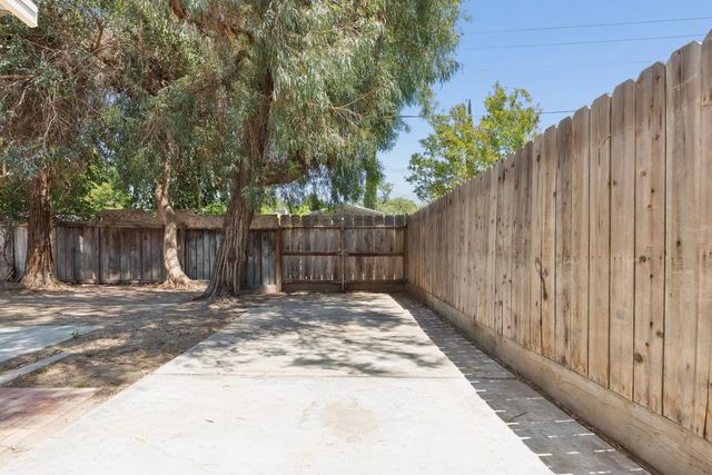 219 Sunset Blvd, Modesto, CA 95351