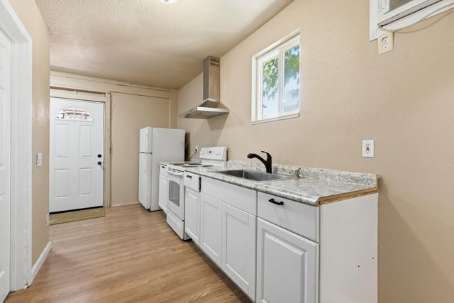 219 Sunset Blvd, Modesto, CA 95351