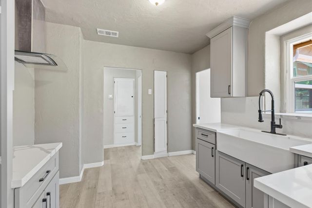 219 Sunset Blvd, Modesto, CA 95351