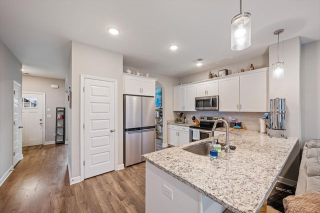 2738 Wind Gap Dr, Columbia, TN 38401