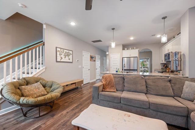 2738 Wind Gap Dr, Columbia, TN 38401