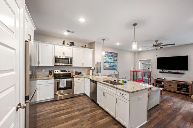 2738 Wind Gap Dr, Columbia, TN 38401