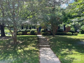 6734 Knollgate Drive, Charlotte, NC 28212
