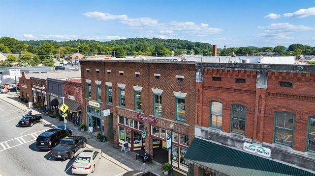 131 Landsdowne Way, Cartersville, GA 30120