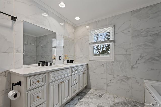 15500 Millar Road, Clinton Township, MI 48036