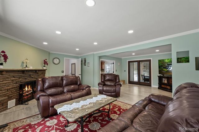 15500 Millar Road, Clinton Township, MI 48036