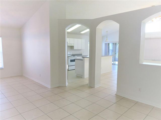 8613 FAWN CREEK DRIVE, Tampa, FL 33626