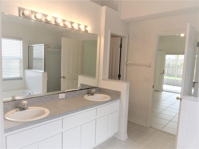 8613 FAWN CREEK DRIVE, Tampa, FL 33626