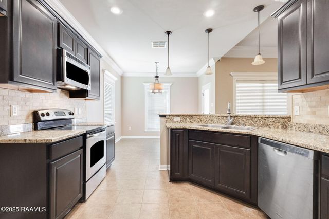 107 Hidden Hills Drive, Youngsville, LA 70592