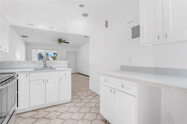 137 NE 1st Ct a, Dania Beach, FL 33004