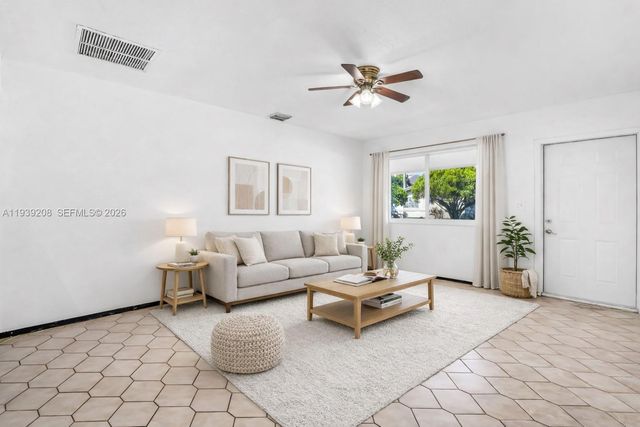 137 NE 1st Ct a, Dania Beach, FL 33004