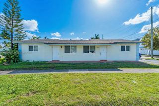 137 NE 1st Ct a, Dania Beach, FL 33004