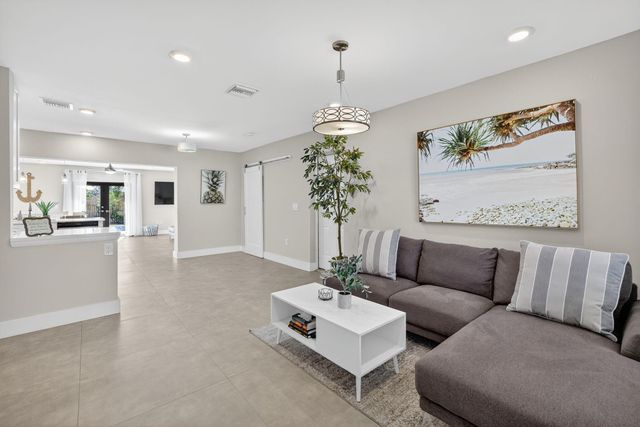 254 NE 20th Street, Delray Beach, FL 33444