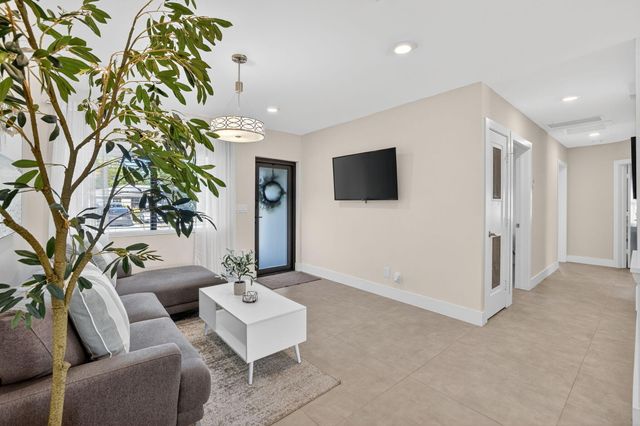 254 NE 20th Street, Delray Beach, FL 33444