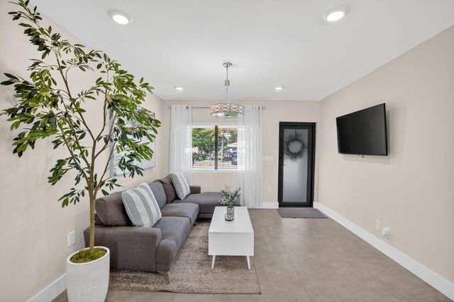 254 NE 20th Street, Delray Beach, FL 33444