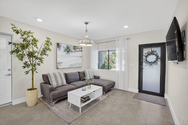 254 NE 20th Street, Delray Beach, FL 33444