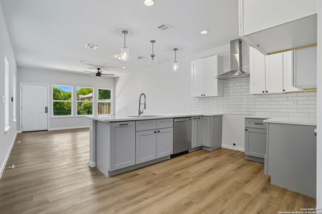 1958 E Crockett, San Antonio, TX 78202