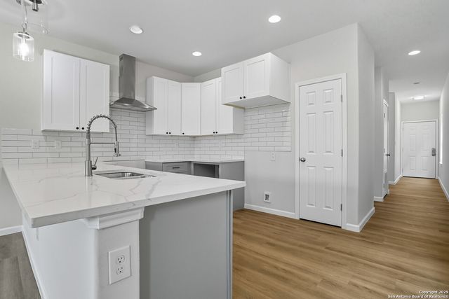 1958 E Crockett, San Antonio, TX 78202