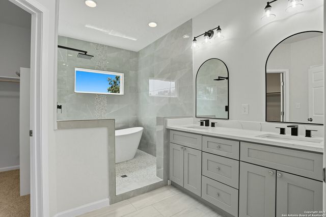 1958 E Crockett, San Antonio, TX 78202