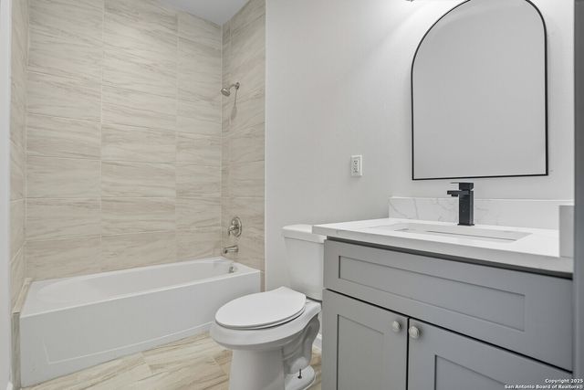 1958 E Crockett, San Antonio, TX 78202