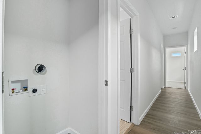 1958 E Crockett, San Antonio, TX 78202