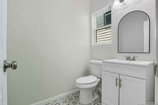 1958 E Crockett, San Antonio, TX 78202