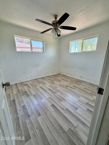2701 W RUTH Avenue, Phoenix, AZ 85051