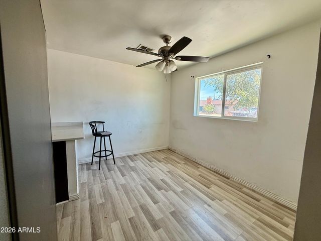 2701 W RUTH Avenue, Phoenix, AZ 85051