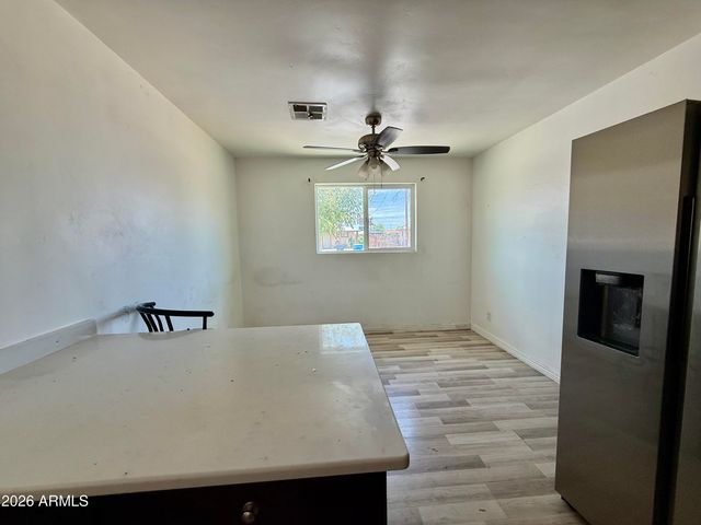 2701 W RUTH Avenue, Phoenix, AZ 85051
