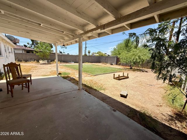 2701 W RUTH Avenue, Phoenix, AZ 85051