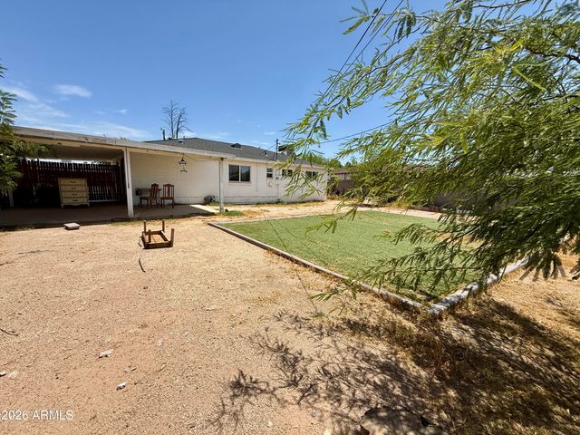 2701 W RUTH Avenue, Phoenix, AZ 85051
